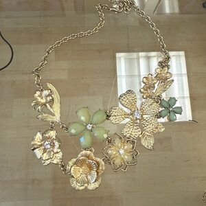 Olivia Welles Statement Necklace Like New